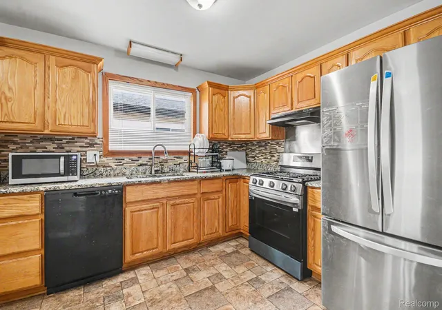 5th image of 22844 Hillock Ave, Warren, MI 48089 | MLS# 20261044090