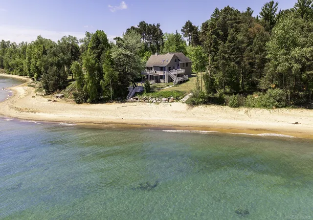 2nd image of 3388 N Lakeshore Rd, Deckerville, MI 48427 | MLS# 58050211128