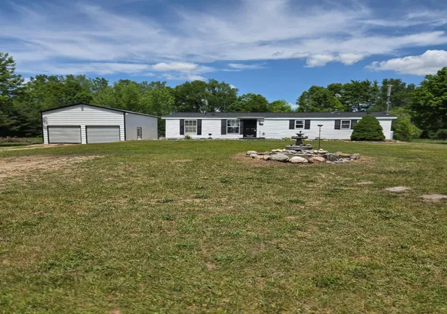 Photo 2 of Single family home for sale at 475 Tyler Rd, Wayland, MI 49348 | MLS# 65026028882 | Listing updated on 2026-08-30
