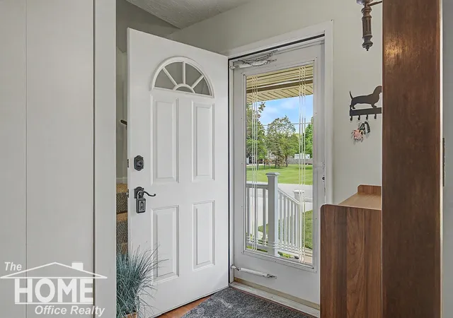 Photo 2 of Single family home for sale at 723 Center St, Owosso, MI 48867 | MLS# 5050211131 | Listing updated on 2026-06-15
