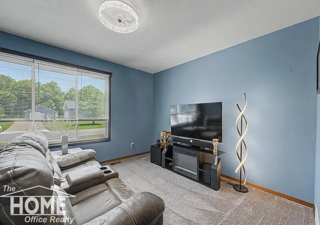 Photo 4 of Single family home for sale at 723 Center St, Owosso, MI 48867 | MLS# 5050211131 | Listing updated on 2026-06-15