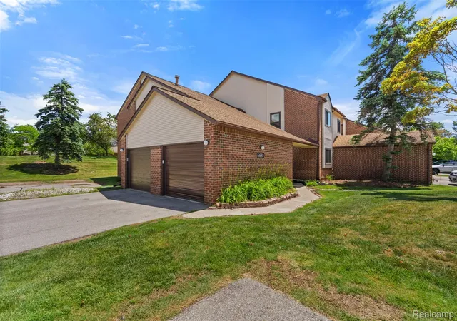 Homes for sale in West Bloomfield Charter Township Oakland, MI | 6680 Ridgefield Cir #201, West Bloomfield Charter Township Oakland, MI 48322 | MLS# 20261044099