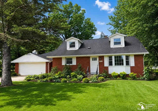 Photo 1 of Single family home for sale at 1090 Cole Rd, Monroe, MI 48162 | MLS# 57050211141 | Listing updated on 2026-07-31