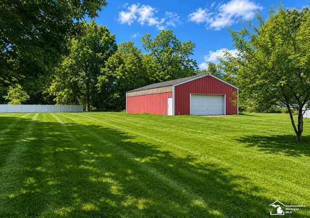 Photo 2 of Single family home for sale at 1090 Cole Rd, Monroe, MI 48162 | MLS# 57050211141 | Listing updated on 2026-07-31