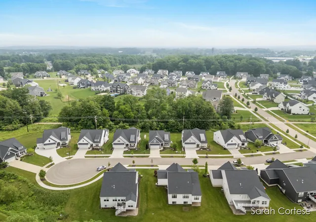 Listing Photo 2 - Condo for sale in building located at 8226 Railview Ct SW, Byron Center, MI 49315 - Unit #