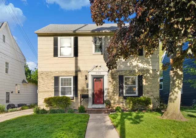 Photo 1 of Sale Pending at 2140 Paris Ave Se, Grand Rapids, MI 49507 | MLS# 65026028927 | Listing updated on 2026-06-16