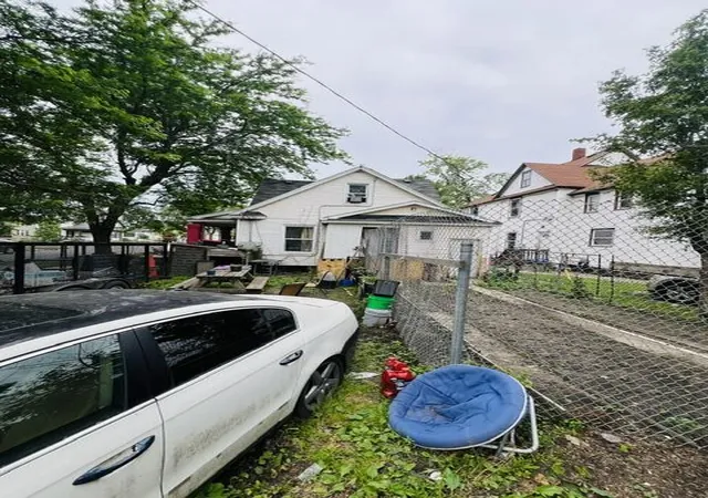 2nd image of 944 Caulfield Ave SW, Grand Rapids, MI 49503