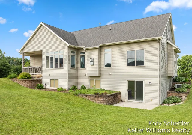 3rd image of 11320 Nw Long Lake Dr Nw, Sparta, MI 49345 | MLS# 65026028948