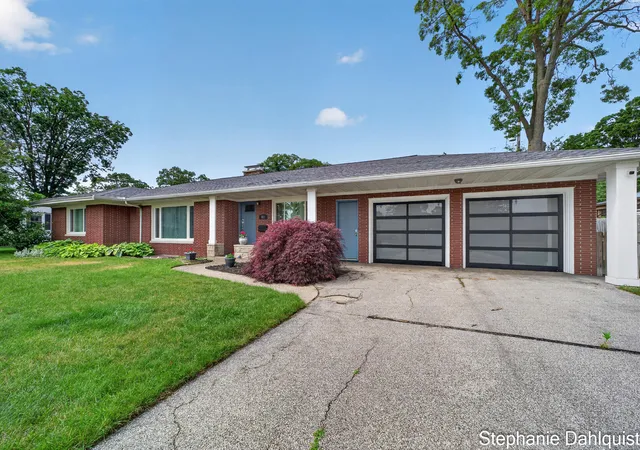Homes for sale in North Muskegon City Muskegon, MI | 621 E Sunset Dr, North Muskegon City Muskegon, MI 49445 | MLS# 71026028950