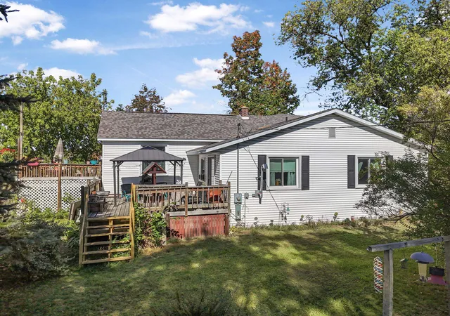 Photo 3 of Single family home for sale at 229 E Houghton Lake Rd, Lake City, MI 49651 | MLS# 78080069585 | Listing updated on 2026-09-14