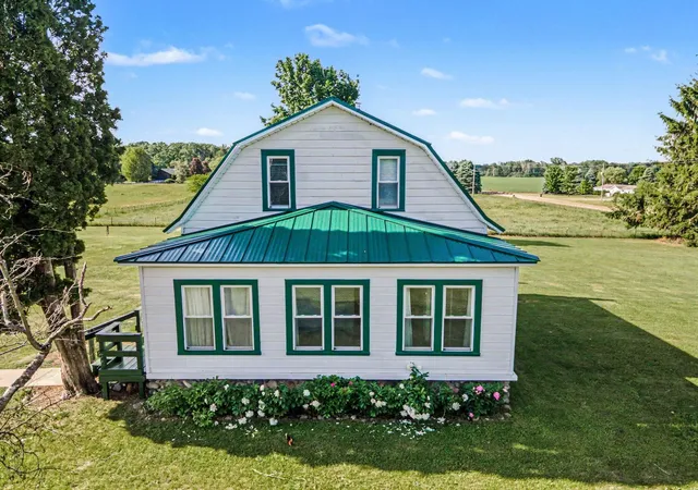Photo 1 of Single family home for sale at 10981 Madison Rd, Elwell, MI 48832 | MLS# 79080069587 | Listing updated on 2026-06-18