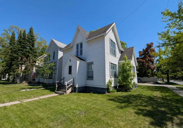 Photo 1 of Single family home for sale at 204 E 8th Street, Traverse City, MI 49684 | MLS# 78080069588 | Listing updated on 2026-09-06