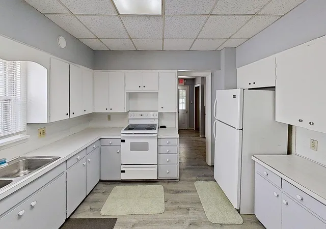 Photo 4 of Single family home for sale at 204 E 8th Street, Traverse City, MI 49684 | MLS# 78080069588 | Listing updated on 2026-09-06
