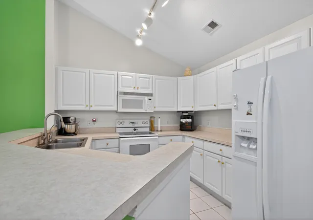 2nd image of 864 W Barrington Cir, Jackson, MI 49203 | MLS# 55026028963