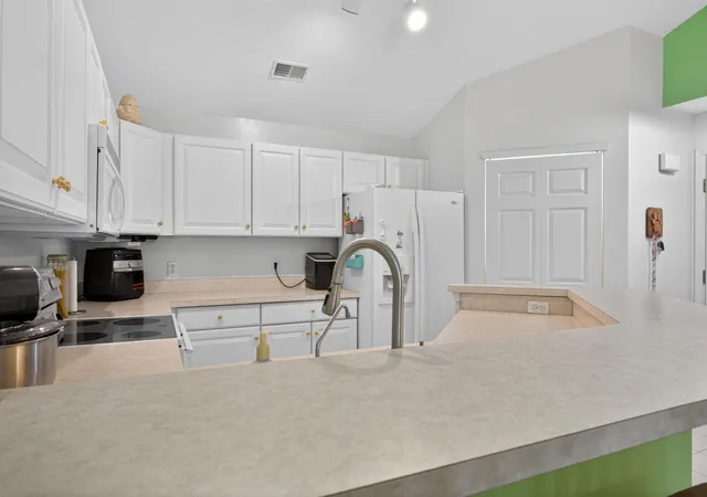 3rd image of 864 W Barrington Cir, Jackson, MI 49203 | MLS# 55026028963