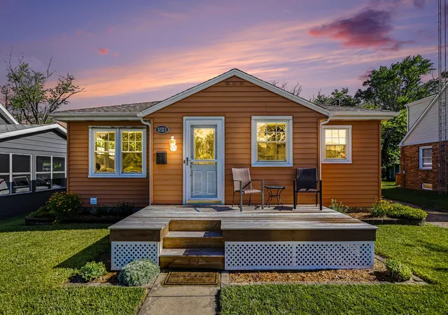 Photo 1 of Single family home for sale at 1203 Orchard Ave, Saint Joseph, MI 49085 | MLS# 69026028980 | Listing updated on 2026-06-16