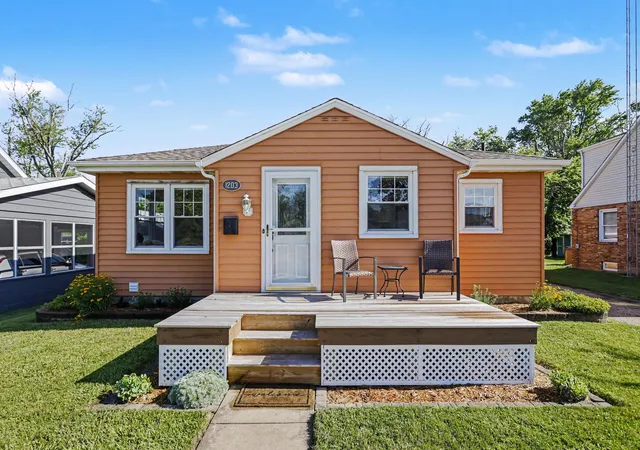 Photo 2 of Single family home for sale at 1203 Orchard Ave, Saint Joseph, MI 49085 | MLS# 69026028980 | Listing updated on 2026-06-16
