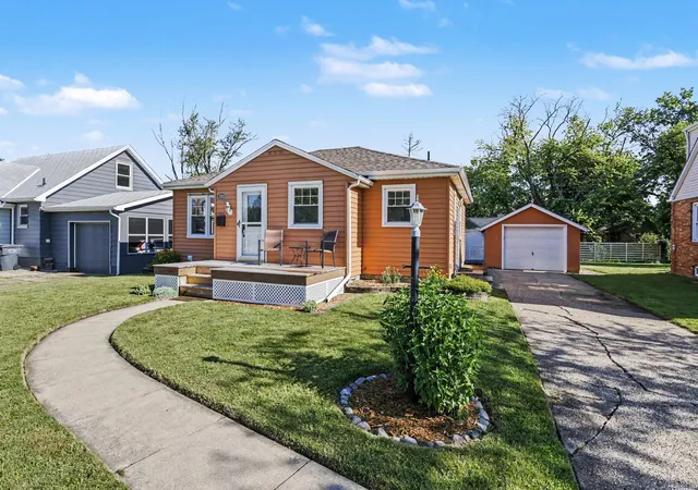 Photo 3 of Single family home for sale at 1203 Orchard Ave, Saint Joseph, MI 49085 | MLS# 69026028980 | Listing updated on 2026-06-16