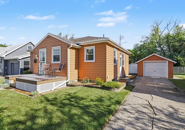 Photo 3 of Single family home for sale at 1203 Orchard Ave, Saint Joseph, MI 49085 | MLS# 69026028980 | Listing updated on 2026-06-16
