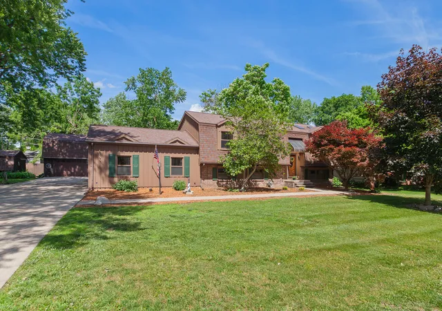 Photo 2 of Single family home for sale at 3165 N Grove Dr, Monroe, MI 48162 | MLS# 81026028997 | Listing updated on 2026-06-19