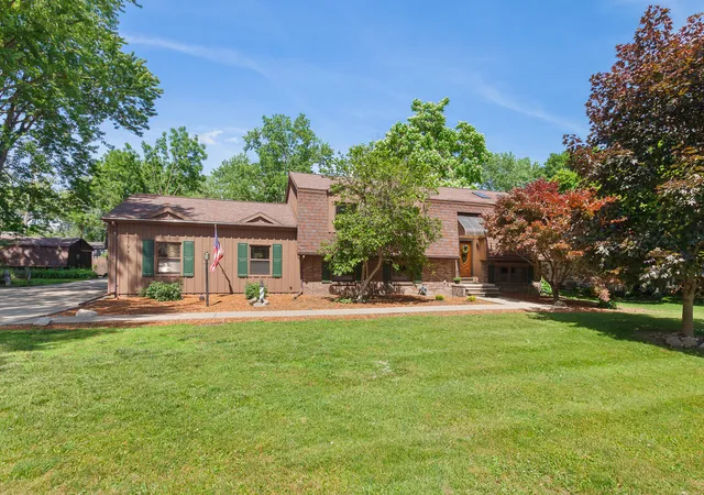 Photo 3 of Single family home for sale at 3165 N Grove Dr, Monroe, MI 48162 | MLS# 81026028997 | Listing updated on 2026-06-19