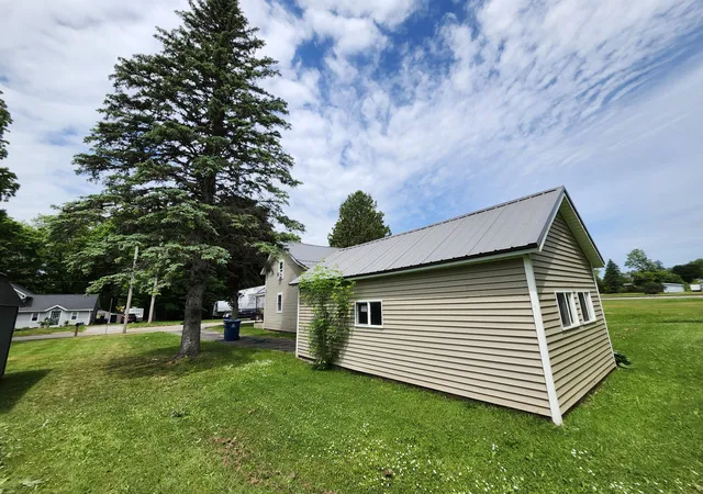Photo 4 of Single family home for sale at 205 S Columbia Ave, Scottville, MI 49454 | MLS# 67026029003 | Listing updated on 2026-09-21