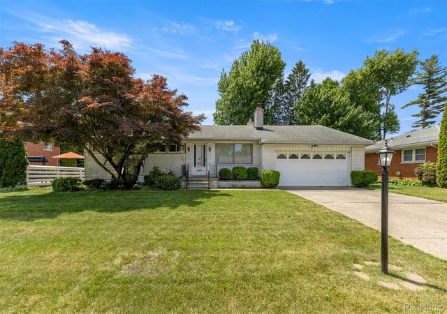Photo 1 of Sale Pending at 25429 Graceland Cir, Dearborn Heights, MI 48125 | MLS# 20261044190 | Listing updated on 2026-06-17