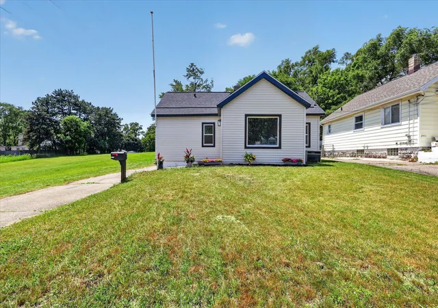 Homes for sale in Wyoming City Kent, MI | 2473 Longstreet Ave Sw, Wyoming City Kent, MI 49509 | MLS# 65026029019