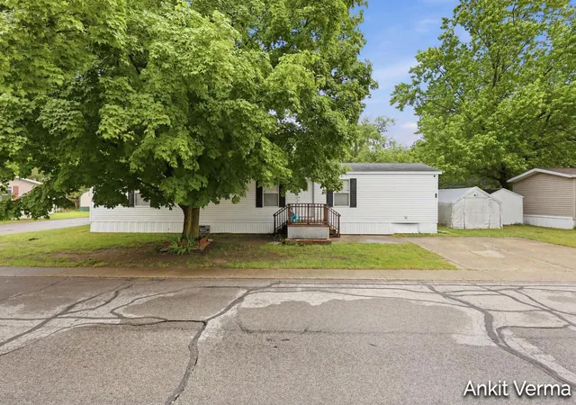 Homes for sale in Byron Township Kent, MI | 7132 Prestonburg Dr Sw, Byron Township Kent, MI 49548 | MLS# 65026029020