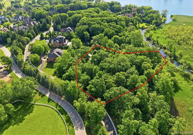 Photo 2 of Single family home for sale at 1920 Heron Ridge Dr, Bloomfield Hills, MI 48302 | MLS# 20261044212 | Listing updated on 2026-08-12