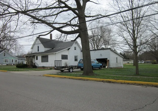 2nd image of 402 Alexander St, Bangor, MI 49013 | MLS# 66026029036