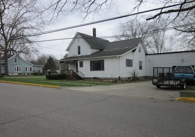 3rd image of 402 Alexander St, Bangor, MI 49013 | MLS# 66026029036