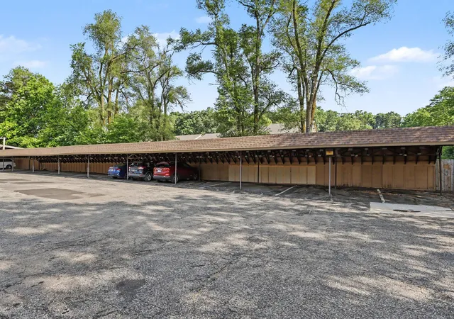 Homes for sale in Kalamazoo City Kalamazoo, MI | 722 W Kilgore Road, Kalamazoo City Kalamazoo, MI 49008 | Houzeo