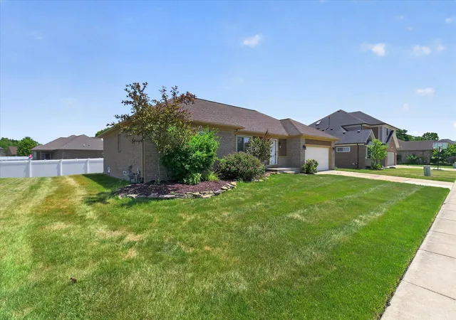 2nd image of 33470 Paoletti Dr, Fraser, MI 48026 | MLS# 81026029051