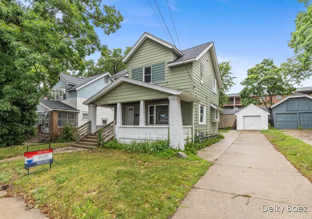 3rd image of 1321 Burton St SE, Grand Rapids, MI 49507 | MLS# 65026029050