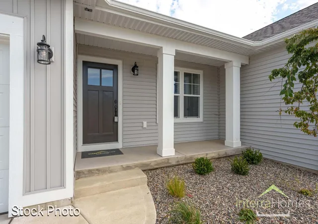 Listing Photo 3 - Condo for sale in building located at 1595 N Vlg Cir, Kalamazoo, MI 49009
