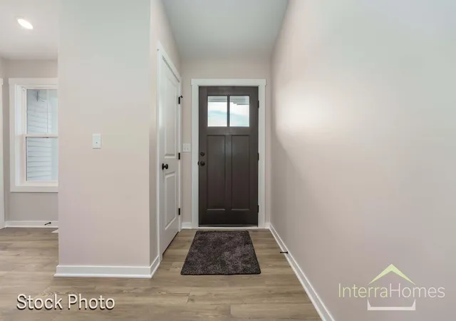 Listing Photo 4 - Condo for sale in building located at 1595 N Vlg Cir, Kalamazoo, MI 49009