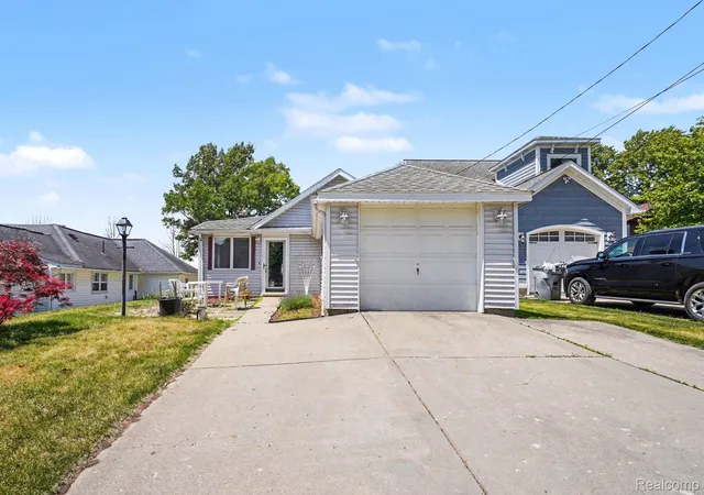 Homes for sale in Fenton Charter Township Genesee, MI | 14174 Dartmouth Dr, Fenton Charter Township Genesee, MI 48430 | MLS# 20261044270