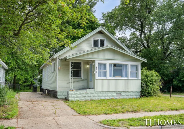 Photo 1 of Single family home for sale at 926 Emerson Ave, Muskegon, MI 49442 | MLS# 65026029078 | Listing updated on 2026-07-31