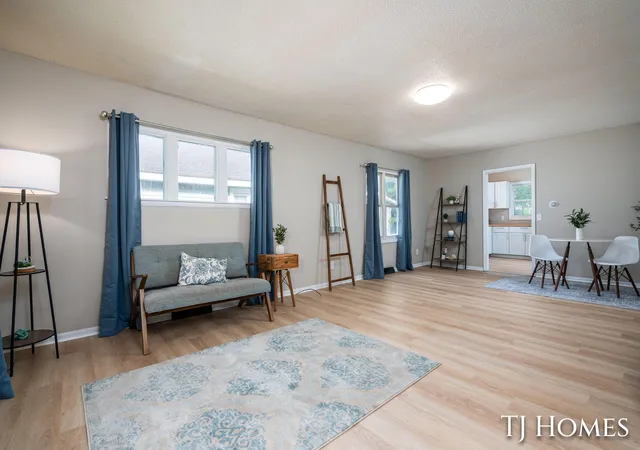 Photo 2 of Single family home for sale at 926 Emerson Ave, Muskegon, MI 49442 | MLS# 65026029078 | Listing updated on 2026-07-31