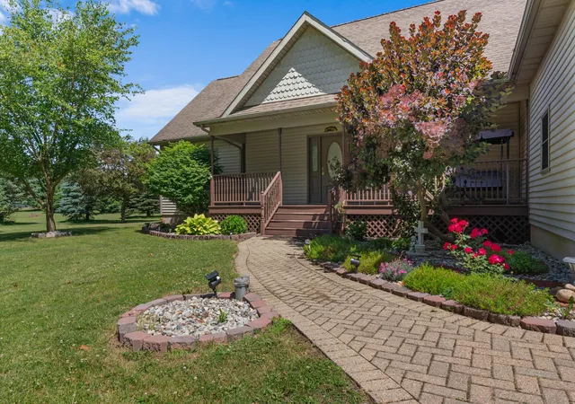 Photo 1 of Single family home for sale at 1016 Lukesport Rd, Quincy, MI 49082 | MLS# 53026029073 | Listing updated on 2026-06-16