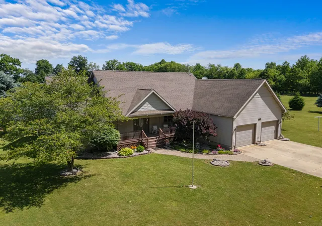 Photo 3 of Single family home for sale at 1016 Lukesport Rd, Quincy, MI 49082 | MLS# 53026029073 | Listing updated on 2026-06-16