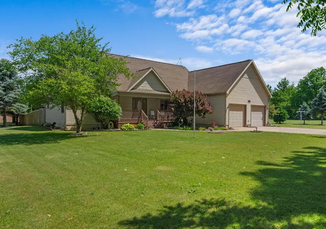 Photo 4 of Single family home for sale at 1016 Lukesport Rd, Quincy, MI 49082 | MLS# 53026029073 | Listing updated on 2026-06-16