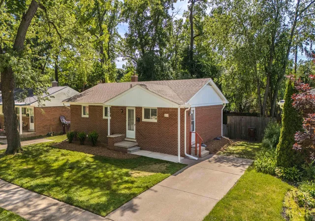 Photo 3 of Single family home for sale at 1025 Western Dr, Ann Arbor, MI 48103 | MLS# 81026029077 | Listing updated on 2026-06-19