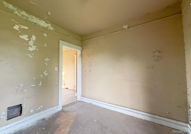 Listing Photo 4 - Condo for sale in building located at 1540 Saint Clair St, Detroit, MI 48214