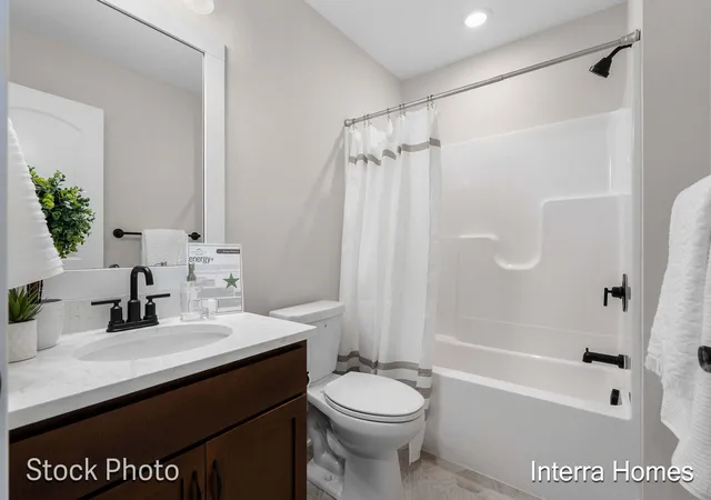 Listing Photo 5 - Condo for sale in building located at 1597 N Vlg Cir, Kalamazoo, MI 49009