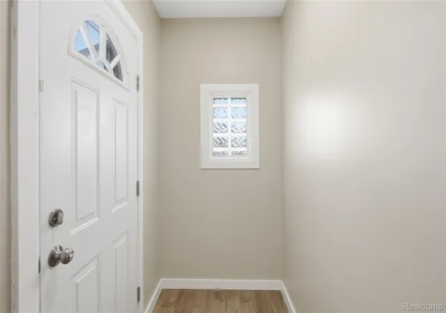 Listing Photo 5 - Condo for sale in building located at 14615 - 14617 Winthrop St, Detroit, MI 48227