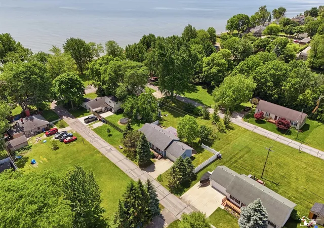 Homes for sale in Frenchtown Township Monroe, MI | 3484 Lakeshore Dr, Frenchtown Township Monroe, MI 48162 | MLS# 57050211243
