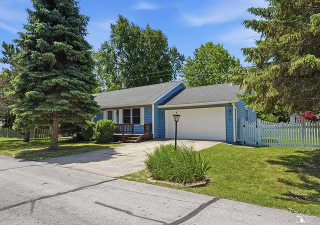 Homes for sale in Frenchtown Township Monroe, MI | 3484 Lakeshore Dr, Frenchtown Township Monroe, MI 48162 | MLS# 57050211243