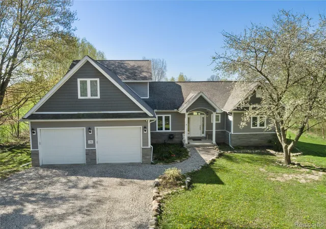 Photo 1 of Single family home for sale at 5785 Layton Rd, Fowlerville, MI 48836 | MLS# 20261044319 | Listing updated on 2026-06-13